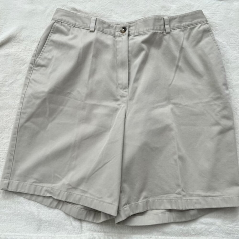 LL Bean Shorts Womens 16 Khaki Classic Fit Curvy Pockets Cotton Casual